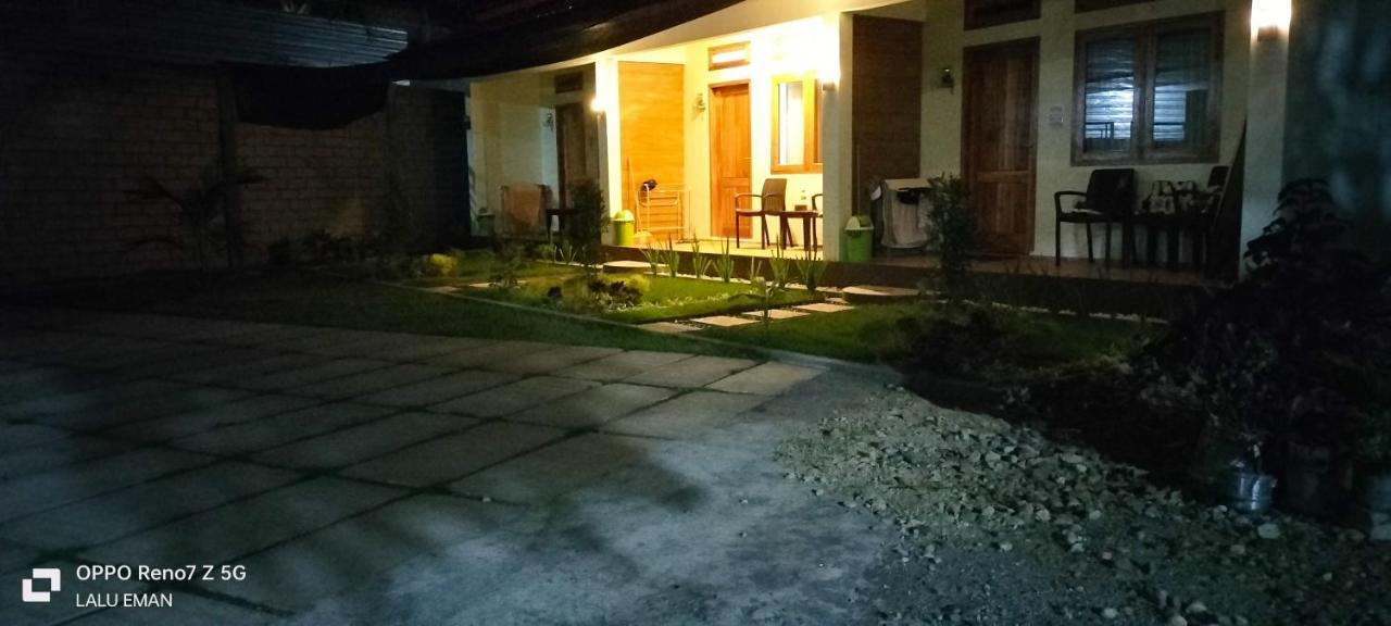 Room 212 Kuta  Екстер'єр фото